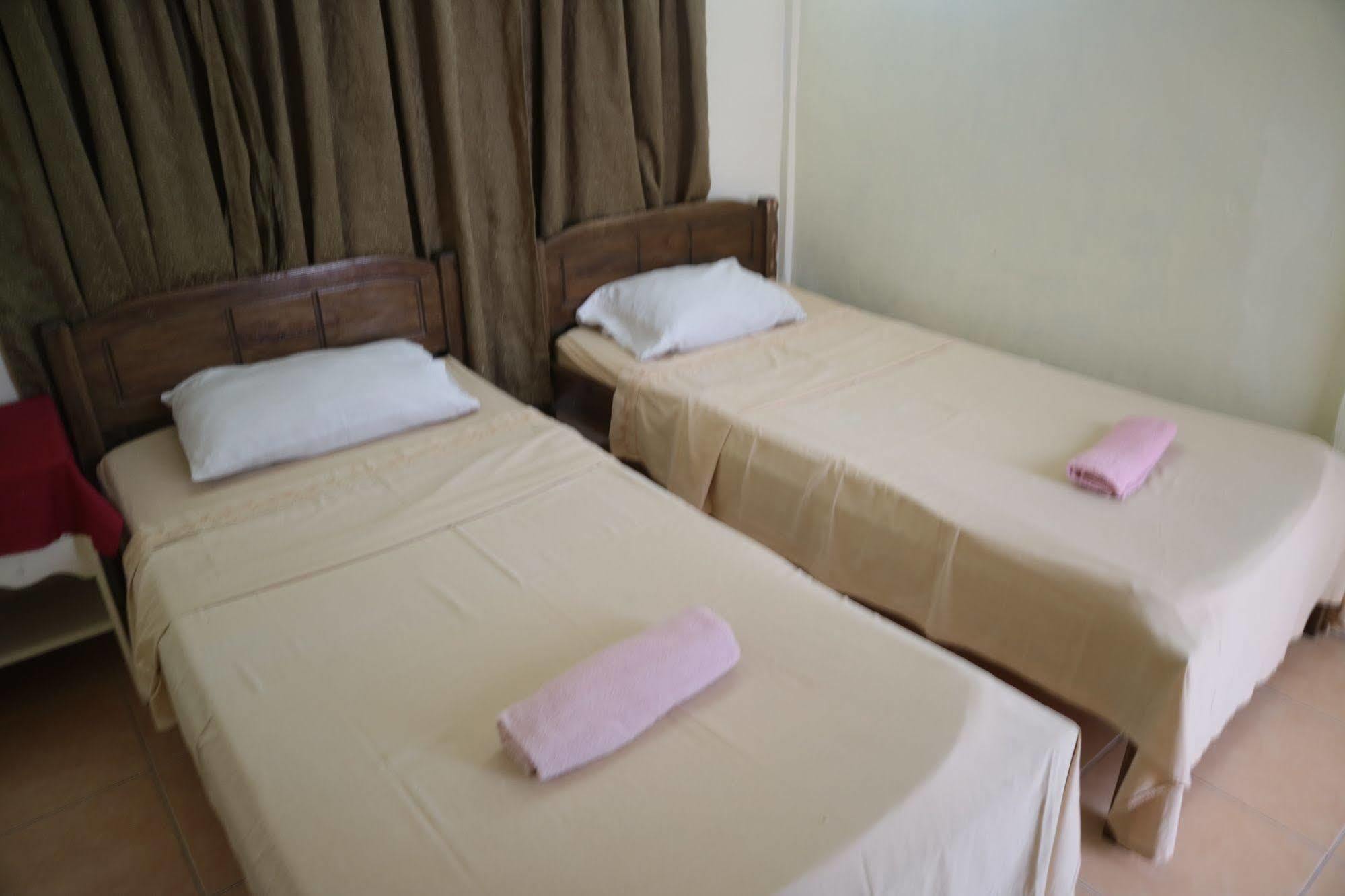 Newport Oak Pension Inn 타그빌라란 외부 사진